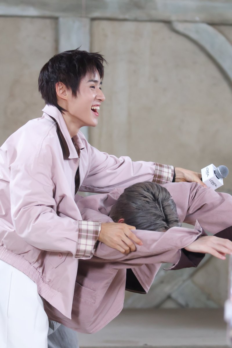 kimmmcotton's tweet photo. เอ้ย อันนี้สนุกดี ชอบบๆ สองเด่กกล่าว

#hongshihoshi
#nnutdan 
#LOrealGlycolicBrightXNutHong #LOREALPERFECTMATTETRIPXNUTHONG https://t.co/GJ7N9z7qtW