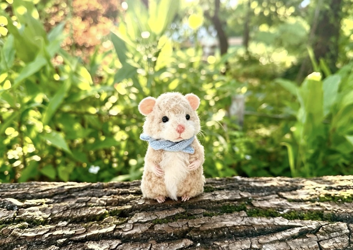 junjunamme's tweet photo. 今日はハムスターのこむぎとロケ撮影へ🌿

ぬいバッグでちょこんと待つ姿が、
少し���ずかしがり屋さんで、かわいかったです。

お外が好きみたい。
お迎え先をゆっくり探しています🐹✨

#ぬい活 #ぬいぐるみ #ハムスター #かわいい #販売中 #手作りぬいぐるみ #CuteHamster #Plushie https://t.co/45FxKZnVwS