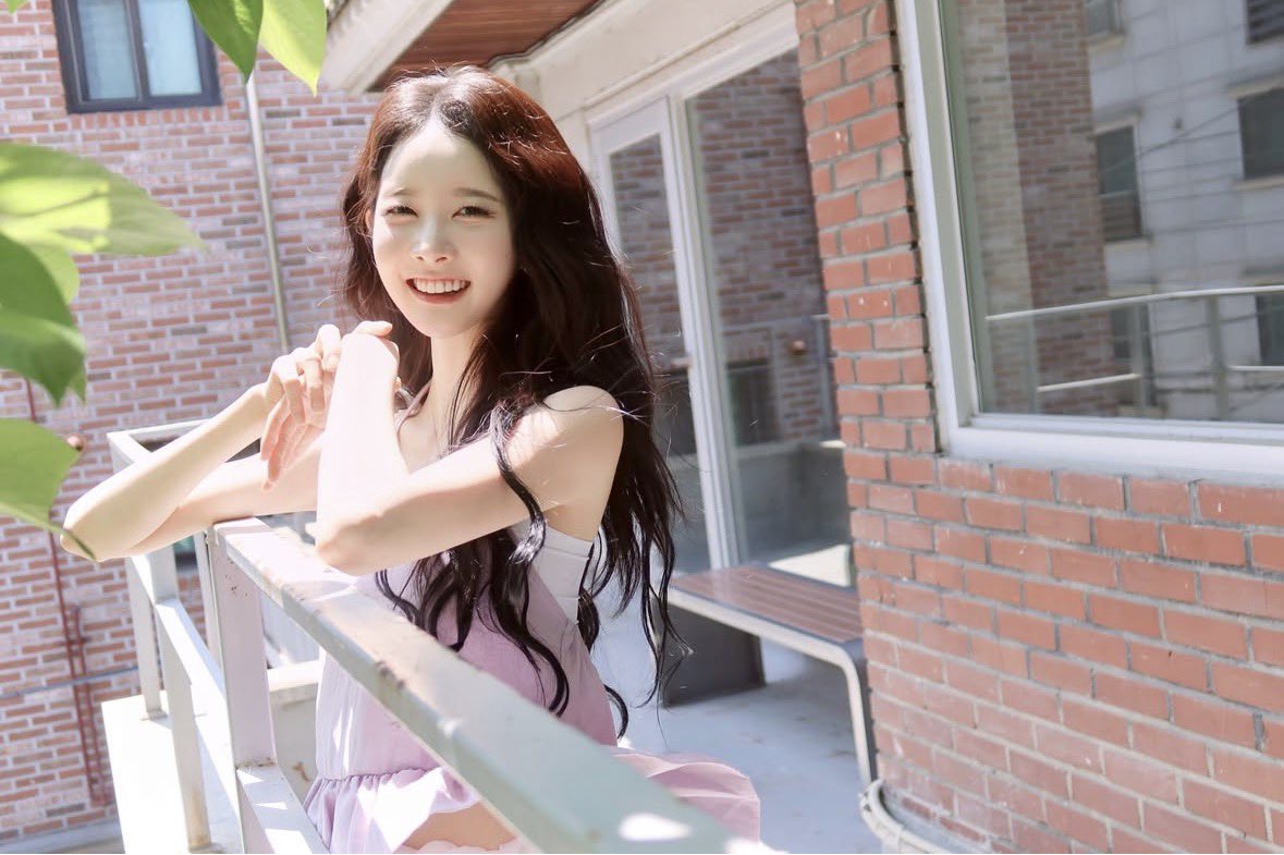 sieun1uv's tweet photo. 내 여름 내 햇살 🥹🫳🏻🫳🏻 https://t.co/ZzjtQ3DNo2