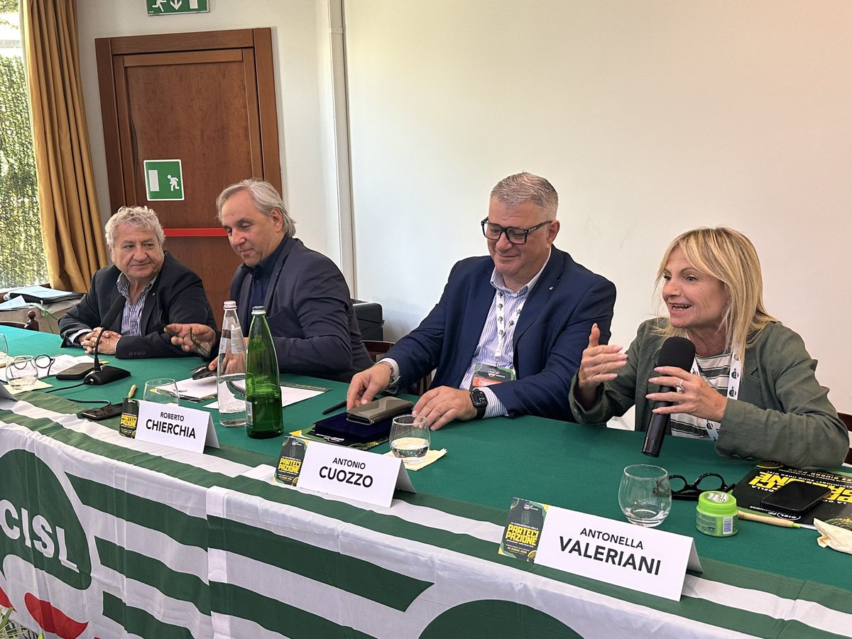 cisl_fplazio's tweet photo. La segretaria generale della @cislfrosinone, @antovaleriani al Consiglio generale @CislFpFrosinone 

#ilmiolavorovale https://t.co/o2dJnry2zD