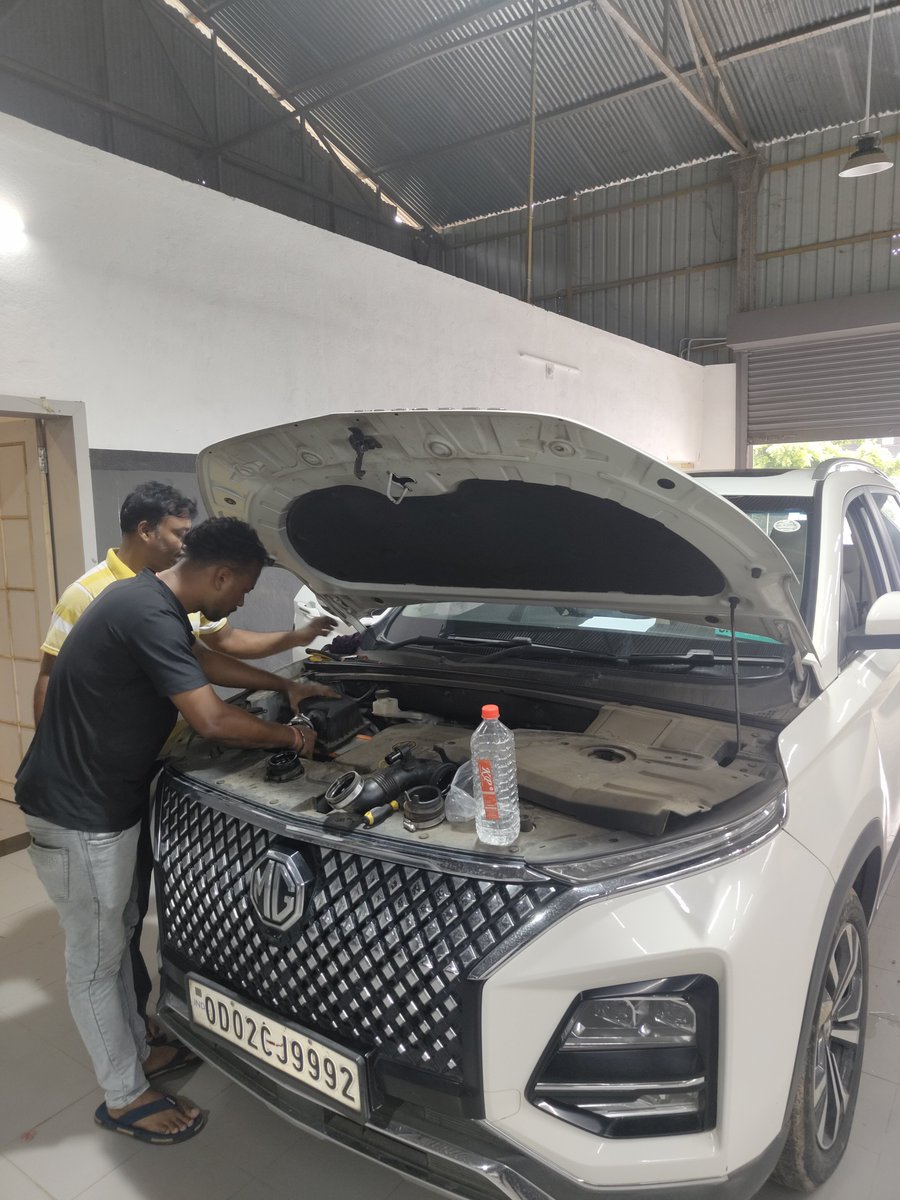MSudeep15's tweet photo. This is the third time i got the same engine problem with MG Hector 
But this time mg hector berhampr branch showroom &amp; servicing center diagnose the problem and quickly handed over the car is tremendous 
🫡
@MGMotorIn
#MGHector https://t.co/EKIoB2GDog