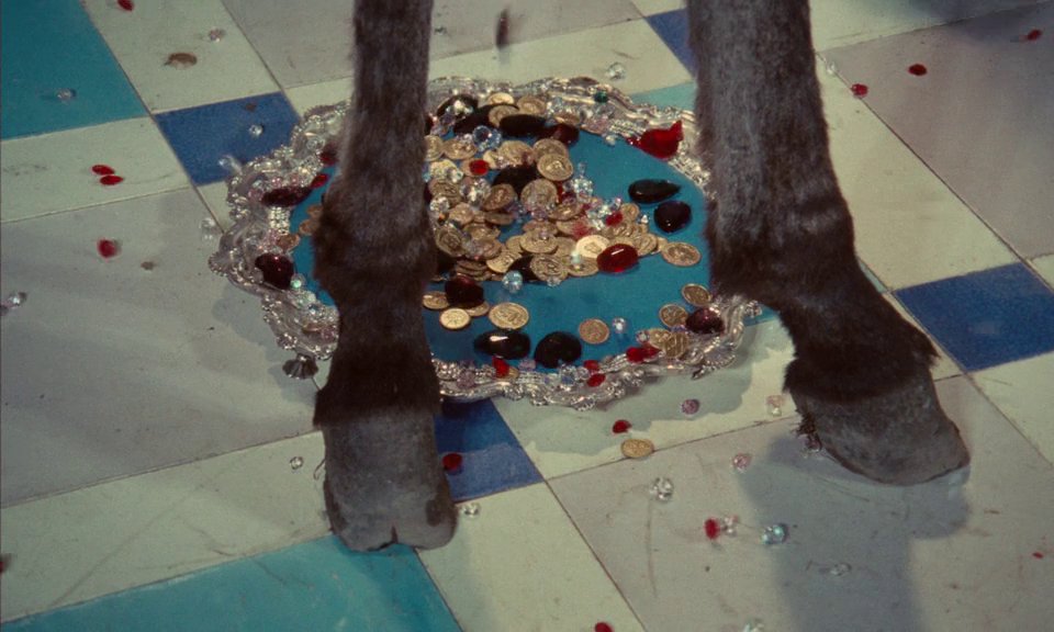 cadavur's tweet photo. DONKEY SKIN (1970) dir. Jacques Demy https://t.co/tocGN4xq7y