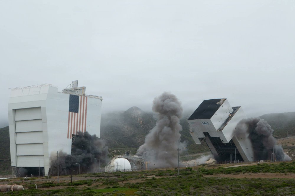 RH_SpaceFlights's tweet photo. 💥 SpaceX’s Renovation of the SLC-6 Launch Pad

In 2023, SpaceX took over the SLC-6 launch complex. However, the company only began dismantling the old infrastructure a few days ago.

Read more:
https://t.co/udg0yh0liG

/// #RH #RocketHub #SpaceX #ULA #LockheedMartin #SLC6 https://t.co/BmVLp8ZpWO