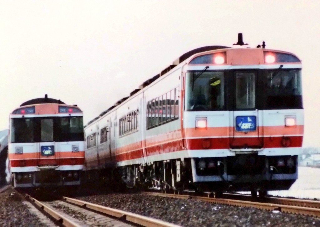 LnY6rs's tweet photo. キハ56系＋キハ27系
711系0番台
キハ40初期車
キハ183ｰ500番台 https://t.co/EqF0Z9xB27