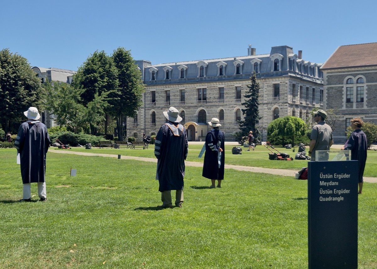yunusunbabasi's tweet photo. 22 Haziran 2026 Boğaziçi Üniversitesi Akademisyenleri Nöbeti no. 1335. Direnişin 6. yılı/1996. günü @UniBogazici #KabulEtmiyoruzVazgeçmiyoruz
June 22, 2026 Bogazici University Faculty Vigil #1335/6th year/1996th day of the resistance @unibogazici_en #WeDoNotAcceptWeDoNotGiveUp https://t.co/luKaezETUz