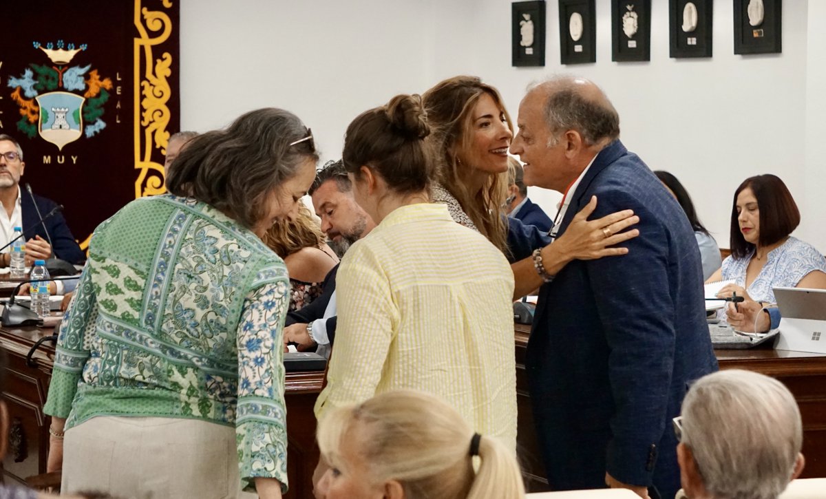AytoMijas's tweet photo. #Pleno El Ayuntamiento de Mijas aprueba de forma inicial la nueva Ordenanza de Limpieza Viaria y Gestión de Residuos y nombra Hijo Adoptivo al científico Carlos Huesa, con gran vinculación con el municipio.

Más información en https://t.co/sYhmZGgLXI https://t.co/eVjFuDQj65