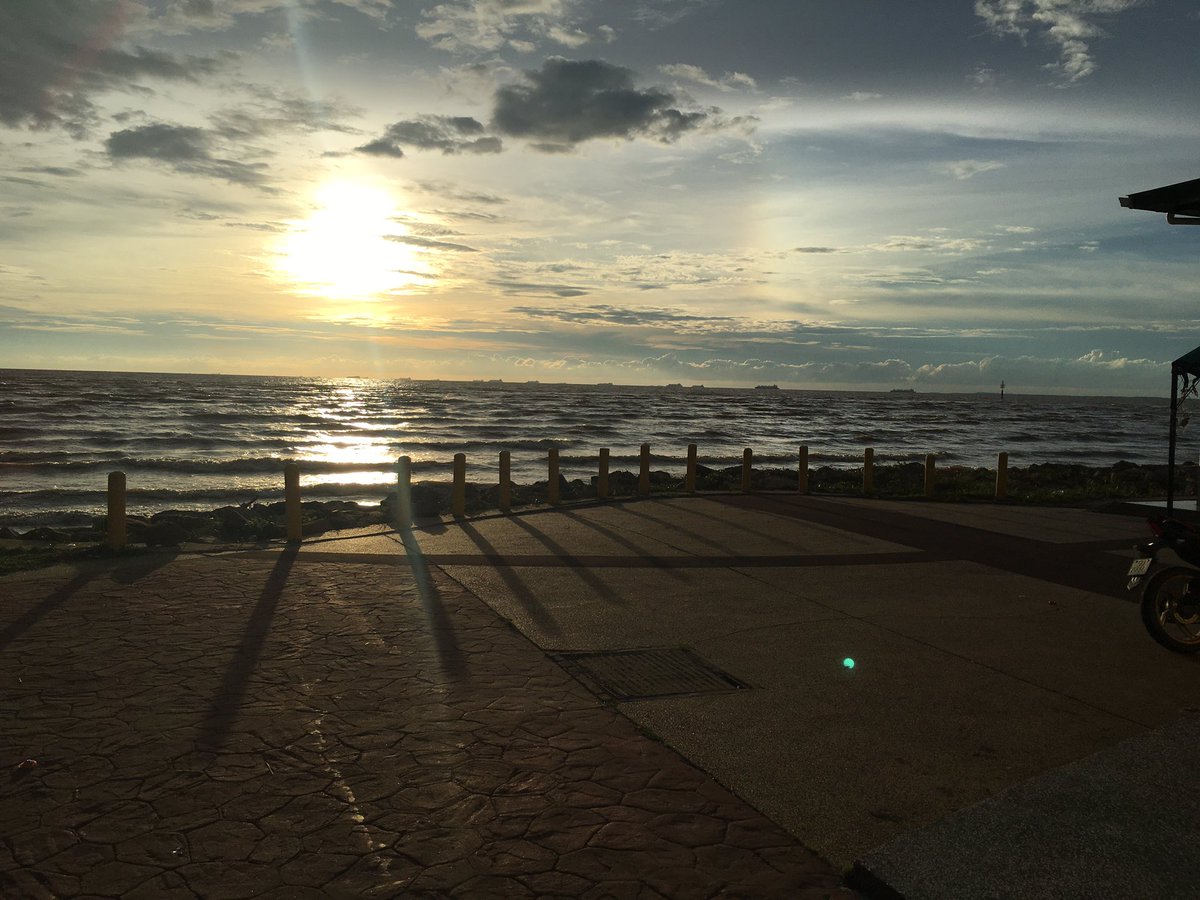 Star_Stream39's tweet photo. on the return road trip home and stopping by the seaside town https://t.co/7CoAp2hOG4