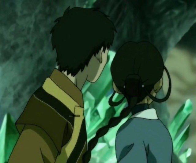 twinsarekeepers's tweet photo. Her braid hitting his chest… their heads less than an inch apart… right #yallarentfoolinganyone https://t.co/gTFjCayUsc