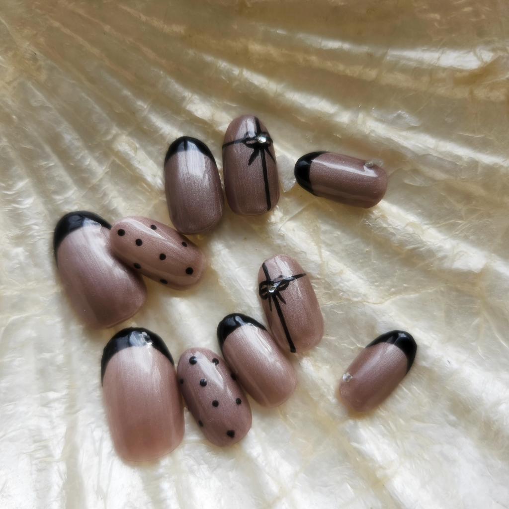 Chell_nail_'s tweet photo. ネイルチップ作りました。
今回はピンクと黒のかわいらしいネイルチップです。
水玉やフレンチ等の柄にも挑戦してみました。
粒子が細かいマグネットジェルが
すごくかわいくてお気に入りです。

#ネイルチップ #ジェルネイル #マグネットネイル #���ーリーネイル #フレンチネイル https://t.co/twWBlarIEZ