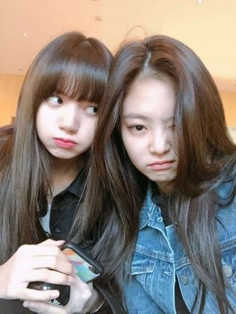 mygfissrcha's tweet photo. Happy jenlisa day 2.3 ✨ https://t.co/KtYlqcU2R7
