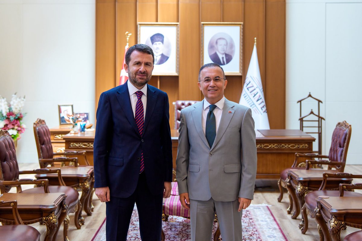 basinilankurumu's tweet photo. Genel Müdürümüz Abdulkadir Çay, Gaziantep Valisi Sayın Kemal Çeber’i ziyaret etti.
Ziyarette, kamu ve basın sektörü arasındaki koordinasyon ve iş birliğinin güçlendirilmesi ile yerel basının gelirlerini artıracak adımlar değerlendirildi. https://t.co/HGWx2n6wMf