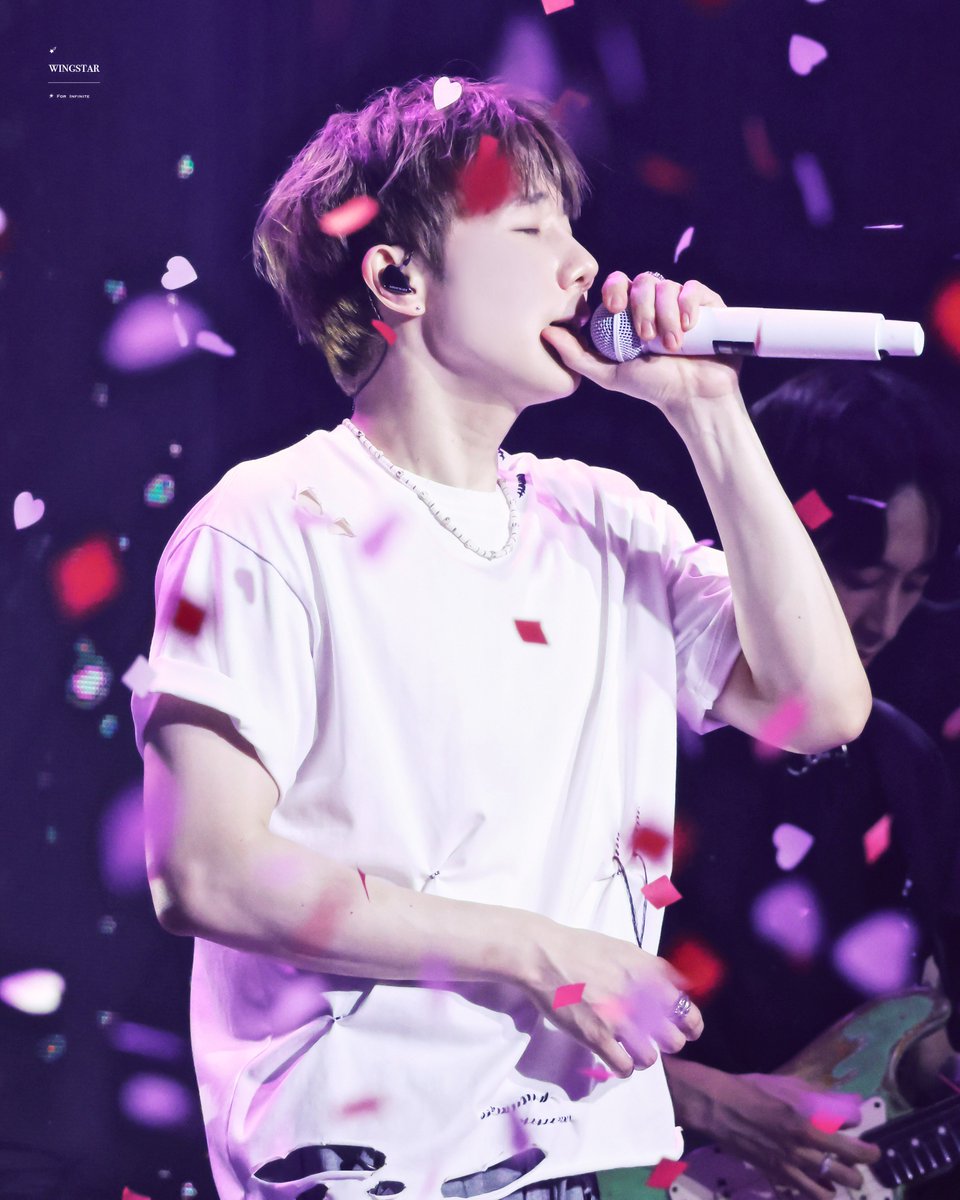 wingstar__'s tweet photo. 260620 LV4：LEAP TO VECTOR IN KAOHSIUNG

쏟아지는 컨페티 속 성규가 너무 아름다워…🥹

#인피니트 #김성규 #성규 
#INFINITE #SUNGKYU https://t.co/GwpvdCWnwZ