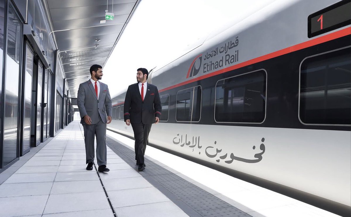 kh3lij_Arabi's tweet photo. 🔴🇦🇪 مشروع السكك الحديدية (Etihad Rail) يُعد من أكبر مشاريع البنية التحتية في تاريخ دولة الإمارات، وهو أول شبكة قطارات وطنية متكاملة لنقل الركاب والبضائع في الدولة.

• طول الشبكة: نحو 900 كيلومتر(مرحلة أولى)
• سرعة قطارات الركاب: تصل إلى 200 كم/ساعة. https://t.co/z29GfkUG1h