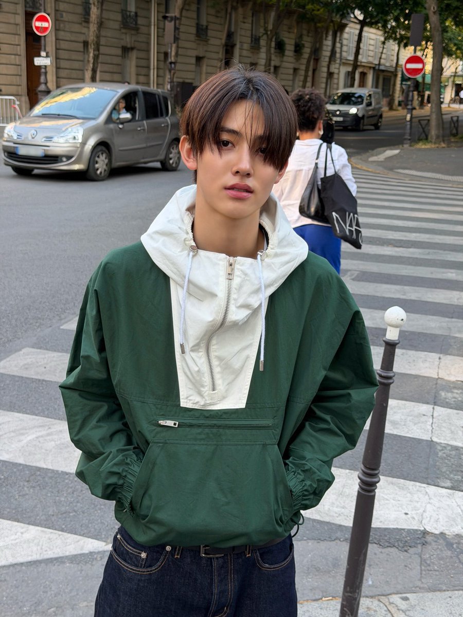 xxeoje's tweet photo. SEONGHYEON KENA UDARA PARIS CAKEP BGT DAH ASLI https://t.co/KvgHzAMRsi