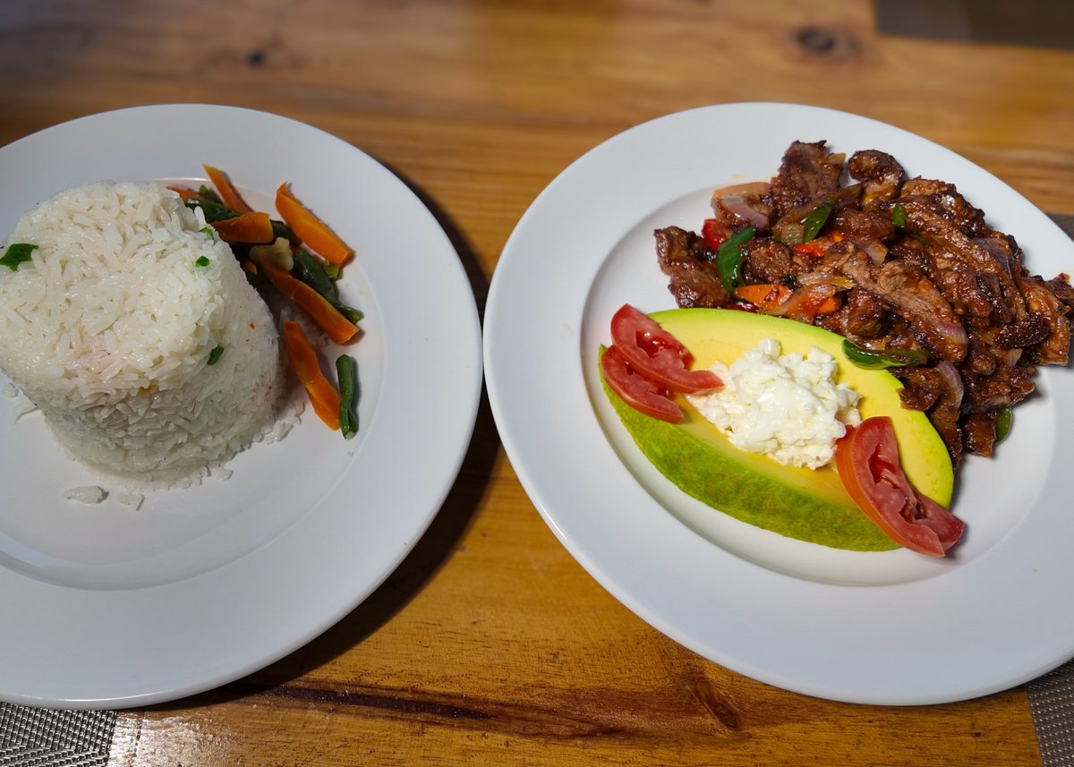 VeloraSunset's tweet photo. We take tender beef strips and wok-toss them with crisp, fresh vegetables, all finished in our signature savory sauce.
📍 Located in Munyonyo, Salaama Road, near Kirudu Referral Hospital.
📞 Order now: +256 393104 109 | +256 752 323 135
#ChefSpecial #BeefStirFry #KampalaEats https://t.co/eElgo9UGTo