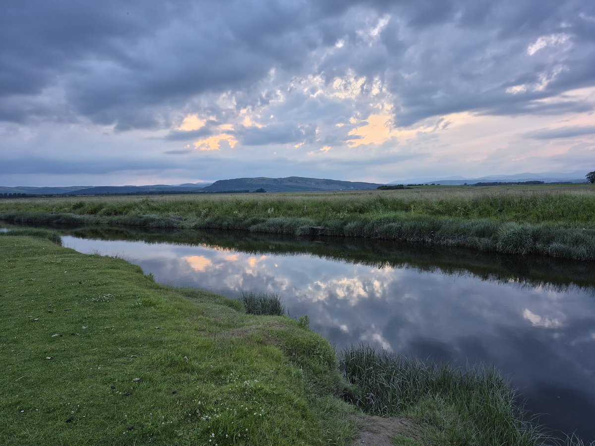 Redbirdcreation's tweet photo. Evening reflections #Milnthorpe #cumbria #photography #bela #estuary #weather https://t.co/gN64zZdKfK