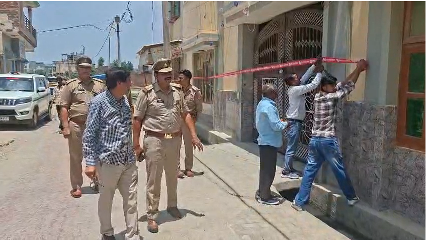 bstvlive's tweet photo. शामली
➡️बीफ कांड के बाद प्रशासन की कार्रवाई
➡️अवैध रूप से संचालित मैरिज होम सील
➡️जल्द ध्वस्तीकरण की कार्रवाई होंगी
➡️वलीमा पार्टी में बीफ व्यंजन बनवाए थे
➡️दूल्हे उसके मामा को भेजा था जेल
➡️मैरिज होम संचालक को भेजा था जेल
➡️मुगल गार्डन मैरिज होम का मामला
#Shamli #BeefCase #AdministrativeAction @shamlipolice @dm_shamli