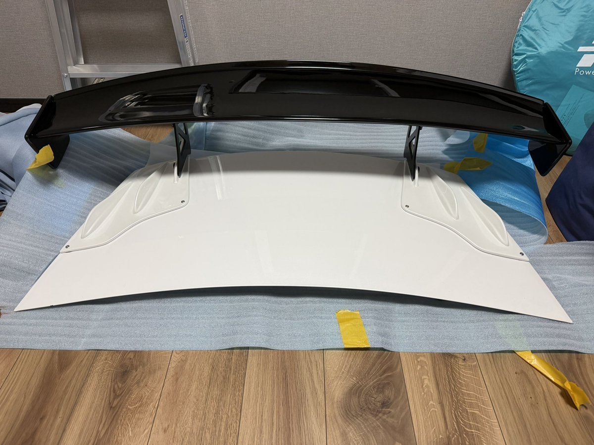 990Sro's tweet photo. R magic GTウイング＋トランクセット売ります🔥

NDロードスター　幌用
トランク付きなので即装着可能！

希望20万円

使用に伴う小傷はありますが、目立つ破損はありません
気になる方はDMください！
#ロードスター #NDロードスター #ロードスター乗りと繋がりたい #拡散希望ＲＴお願い致します https://t.co/7yIRHWX9Zy