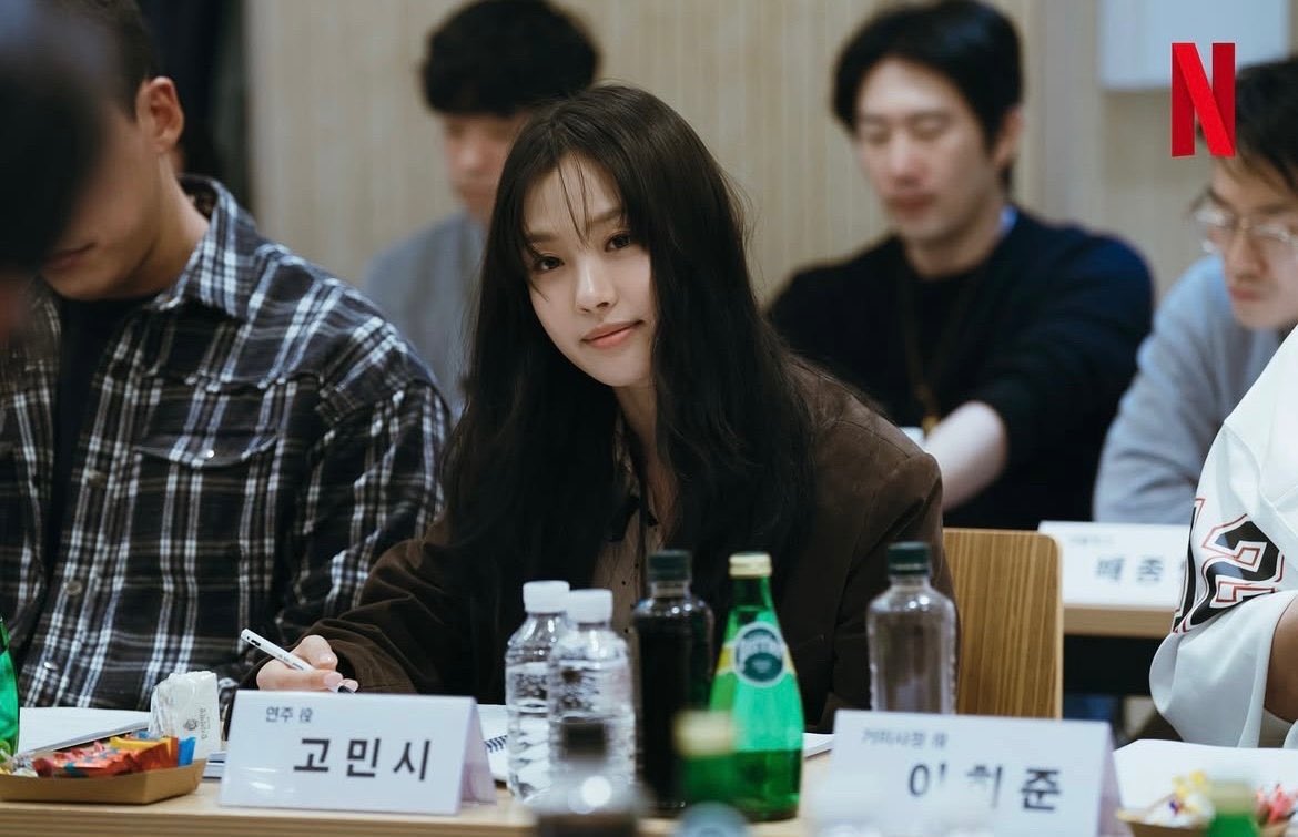 taymistry's tweet photo. seneng deh kemarin casting news nya lee dohyun, hari ini go minsi. jadi upcoming project mereka sama-sama 1 series 2 movie pula.
dohyun: grand galaxy hotel, viva la vida, the destroyer of destruction
minsi: dead end job, moral family, a good place to live
semangat kerja gaes! 🤩 https://t.co/N3dZJmfSH9