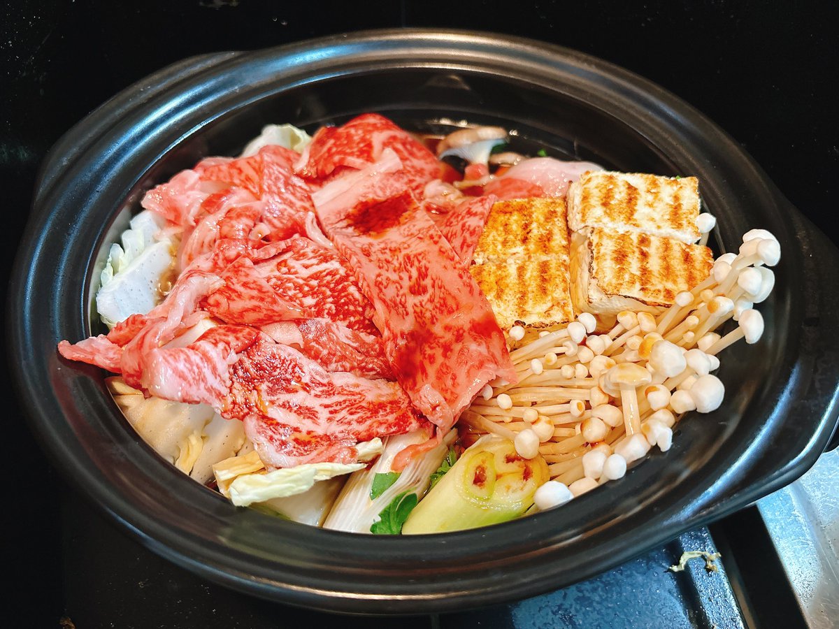 pcg_ty's tweet photo. しごおわの民
今日は嫁の誕生日なので高級肉ですき焼きです https://t.co/JT1VtTlSan
