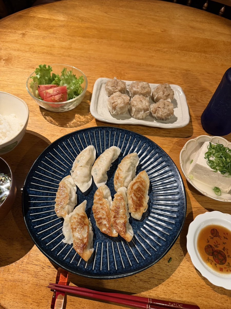 shoko700WM's tweet photo. 私餃子よりシュウマイのが実は好きなんだけど、あんまりいないよねーそういう人。
家族が餃子派だから餃子買うだけなの https://t.co/rXh9Cs18kv
