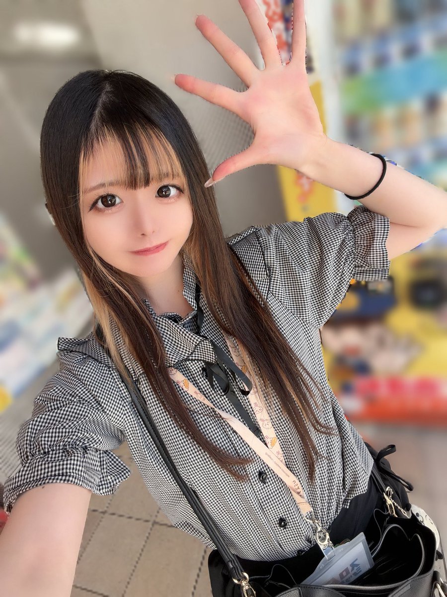 haniten6's tweet photo. 明日は #ベニス栗東店 に遊びに行きます❣️
抽選9:30です⚠️

年明けぶりの栗東様✨
いついっても出玉感モリモリなので
明日こそ店内の波に乗りたい🌊

抽選からお待ちしてます！

#PR #スロシックス https://t.co/vvRvw9YvId
