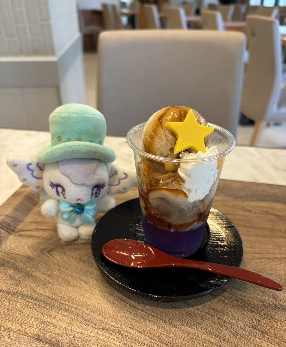koroJcolo's tweet photo. バウホール特別メニュー 琥珀寒は品切れだったので和風寒天パフェをいただきました そしてEYEVAN前を行き帰り通ります あさめろ新しいムービーでした https://t.co/7d8bt4s71S