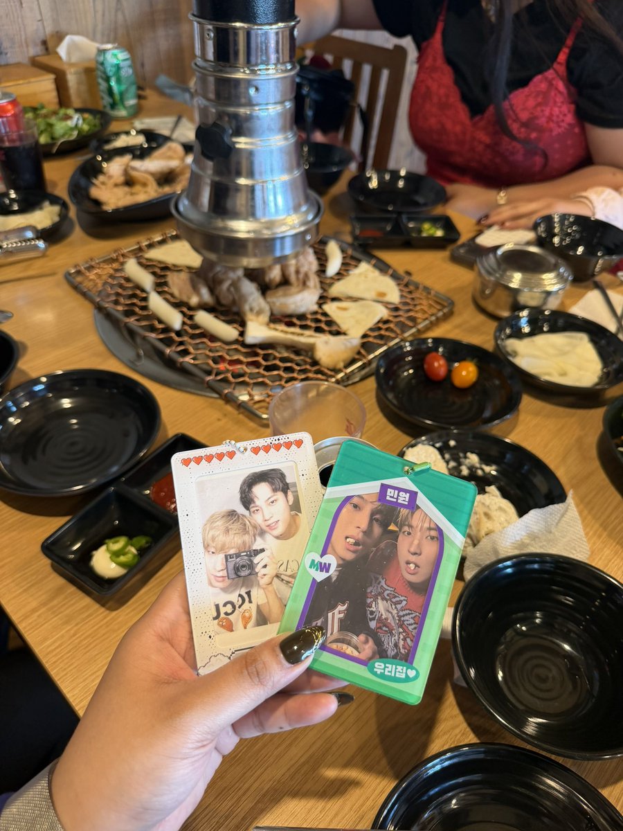 mignonuwon's tweet photo. this made my heart so full and happy!! 🥹✨ i got to sit at the exact table where mingyu and wonwoo sat when they visited this restaurant in paju. the food was honestly so, so good, and i highly recommend checking it out if you ever get the chance 💚💜 https://t.co/ExbMNcc4cj