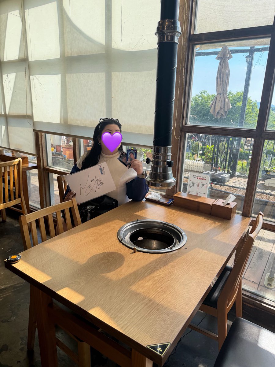 mignonuwon's tweet photo. this made my heart so full and happy!! 🥹✨ i got to sit at the exact table where mingyu and wonwoo sat when they visited this restaurant in paju. the food was honestly so, so good, and i highly recommend checking it out if you ever get the chance 💚💜 https://t.co/ExbMNcc4cj