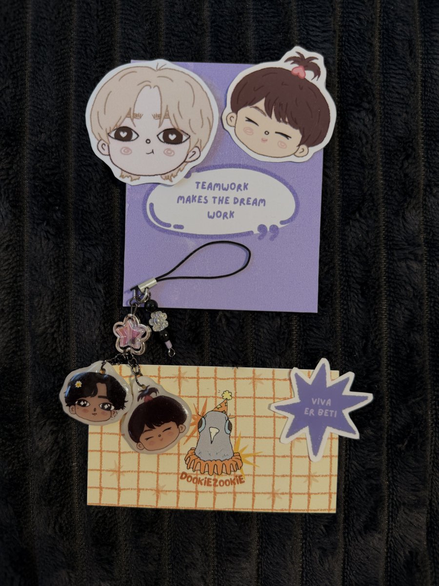sevenbt70's tweet photo. mirad q monadita de charm y las pegatinas😭😭😭😭 @carrmenpof mi amibam va a ir chulisima me encanta https://t.co/Lwa7OfHMp3