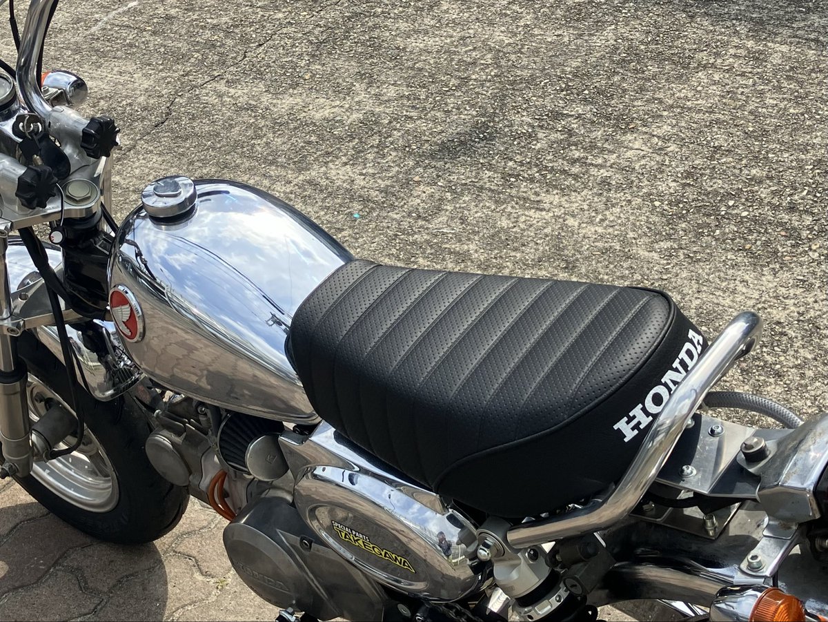 Monky4mini's tweet photo. ネバーランドのオリジナルシートも不本意ながら値上げをさせていただくことになりました。
モンキーゴリラとも税込
ゲル無しカスタムシートは24200円→27500円
ゲル入りカスタムシートは35200円→38500円
極厚ゲル入りシートは46200円→49500円
モンキー125シートは34100円→35200円です。 https://t.co/dmVEhKy49r