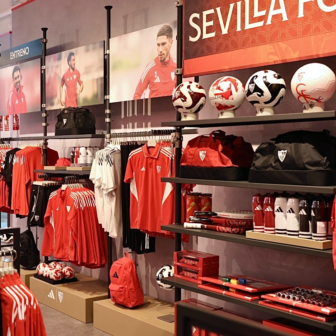 SevillaFC's tweet photo. 🕜  Modificación de los horarios de las tiendas oficiales en estos días finales de junio.

#WeAreSevilla