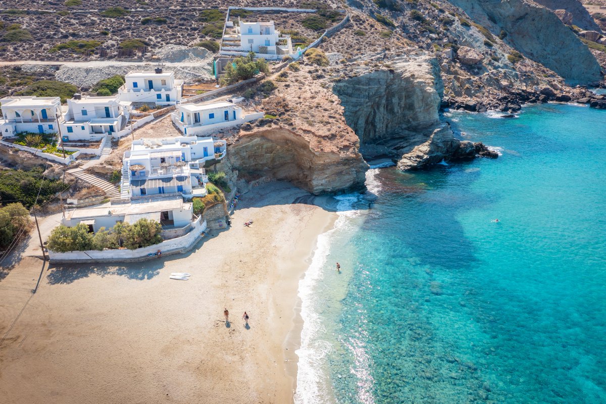 lonelyplanetfr's tweet photo. #jeudiphoto - 📸 La splendide #île de #Folegandros en #Grèce ! 🇬🇷 https://t.co/OL0IWUVNDM