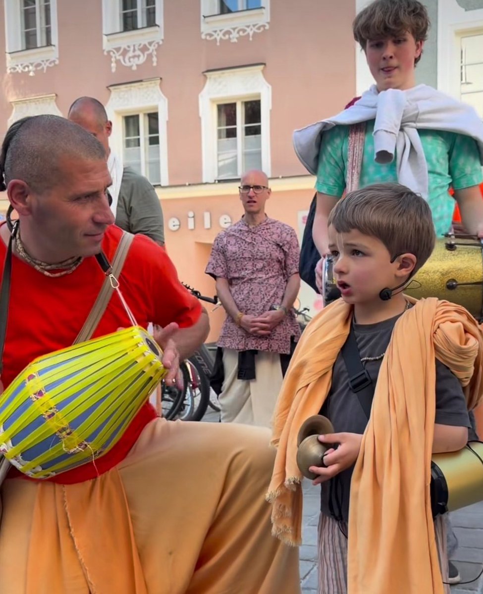 ntg_8's tweet photo. people can call iskcon a cult, a cia anti soviet project or whatever else they want but they're the closest thing hinduism has to a missionary movement https://t.co/GoxjKcqcs1