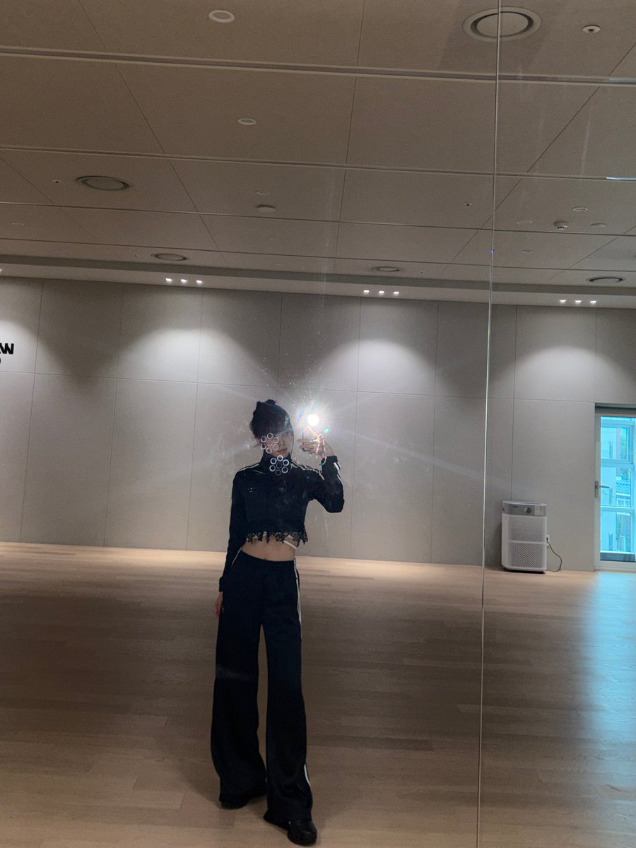 izna_offcl's tweet photo. [izME📮]

黒猫🐈‍⬛

#izna #이즈나
#KOKO #코코 https://t.co/tgU2gO1atI