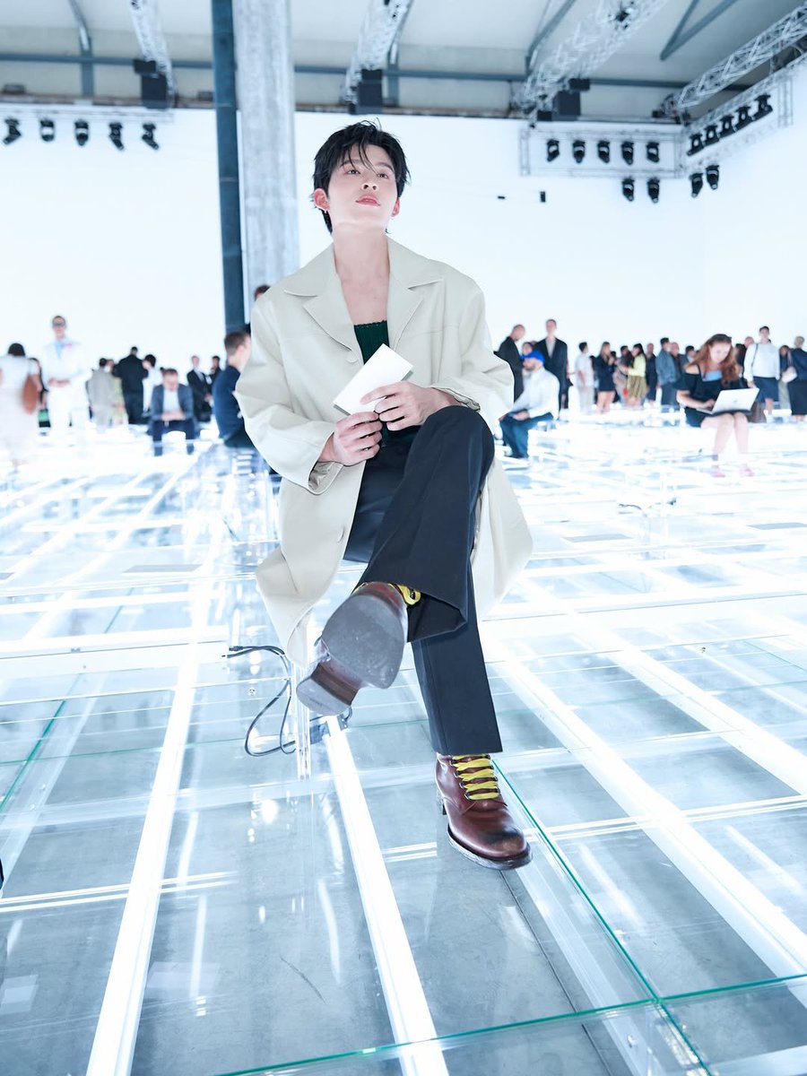 doublepjourney_'s tweet photo. 📸 for @ppnaravit w/ @Prada 

Crews : @ ellespins @ jjj_anuary @ noom_num @ babybest_sam @ palmpampass @ mmmmmmmmmmeimei 

📸 IG : aupor_

🔗 https://t.co/l3xbsCzuXc

POND PRADA SS27 IN MILAN

#PradaSS27xPond
#PradaSS27
#Prada
#ppnaravit https://t.co/DRbmtPtrms