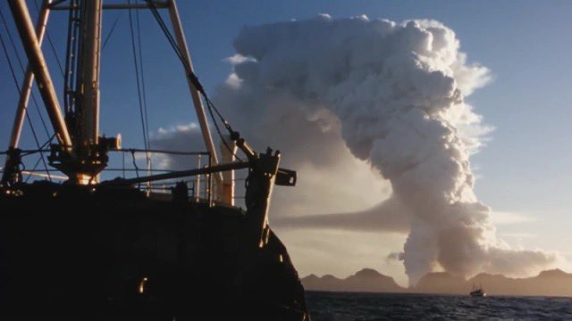 Alpicinoguy's tweet photo. Idea de cita: cocinamos algo rico y nos tiramos a ver la historia de amor de Katia y Maurice Krafft, narrada por Werner Herzog. https://t.co/Aen6uLMkwz