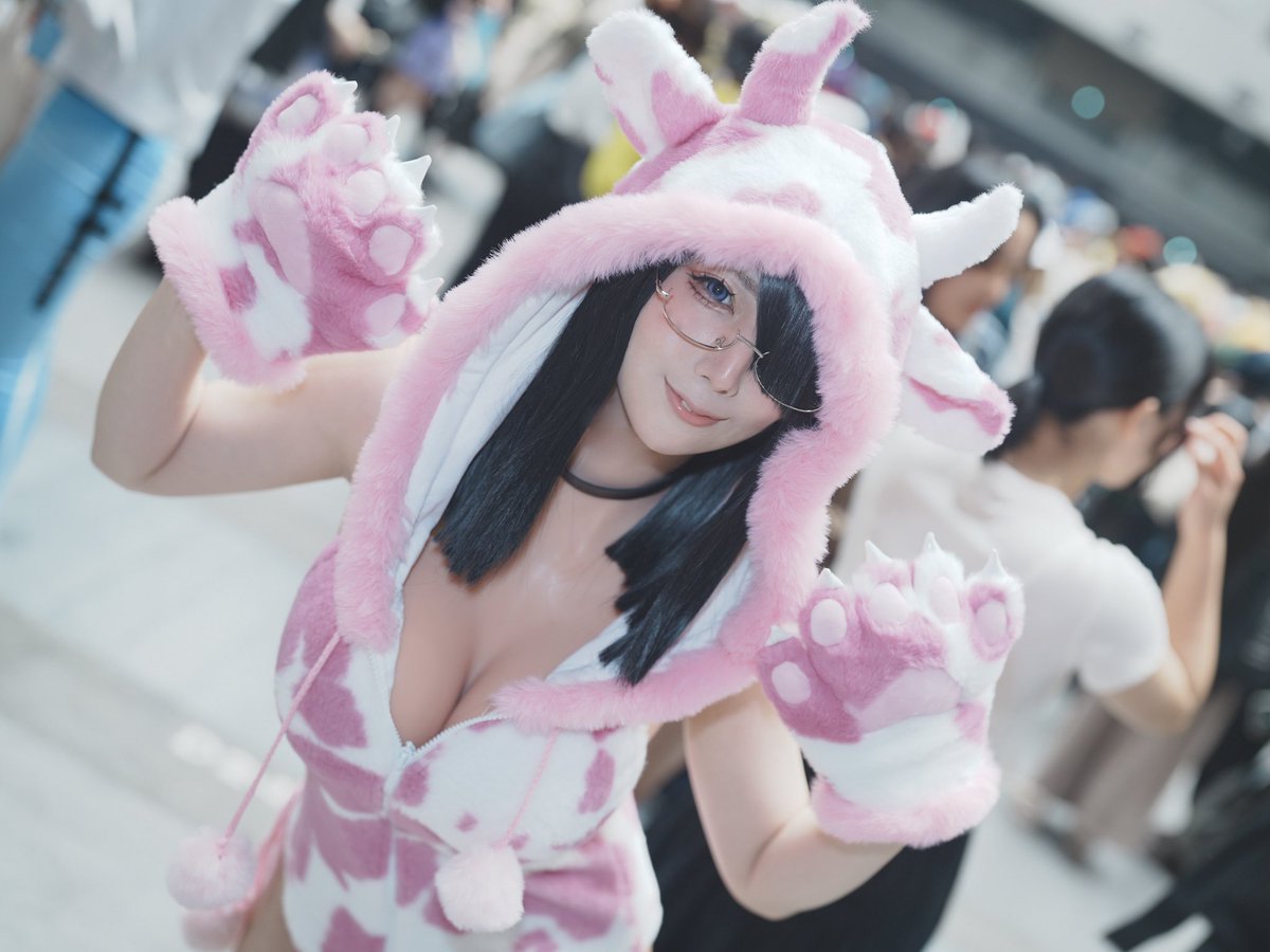 neko42338's tweet photo. 創作cos

じみ眼鏡っ娘×牛

📸 @bureithisub2 
 #CC福岡64 https://t.co/PZo4T5N4fC