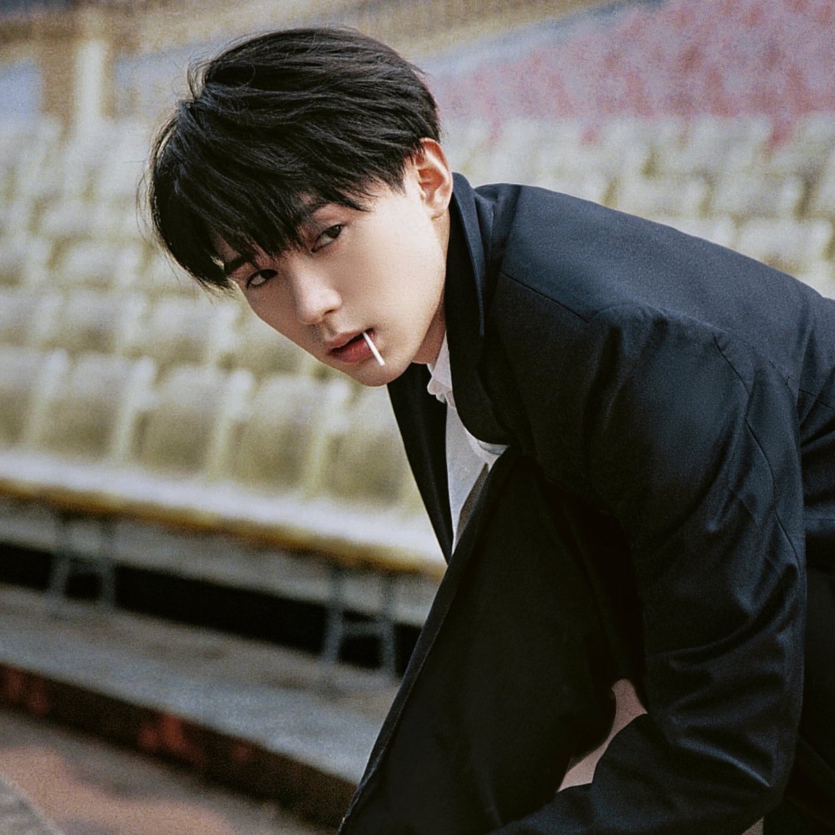 flowersroxd's tweet photo. face so perfect for a school drama you’ll be wondering why nobody looks like this at ur school https://t.co/Cb5u0IKUyv