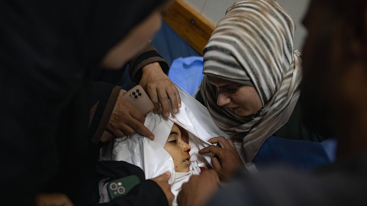 rtve's tweet photo. La comisión de la ONU acusa a Israel de genocidio en Gaza por sus ataques "deliberados" contra niños palestinos.

📌 Un nuevo informe recoge los ataques a la infancia en Gaza y Cisjordania.

https://t.co/aQOst4Fc7k https://t.co/Jc3JwSFNwb