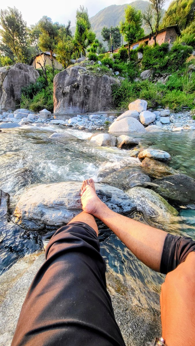 sharm13714's tweet photo. Soaking up the sun so you have something sweet to worship later.
#feet #feetfetish #feetworshi̇p #sunkissed #feetmodel #softfeet #cleanview #TeaseAndPlease #soleful #Archlove #Barefootbeauty https://t.co/H5wkpteLxX