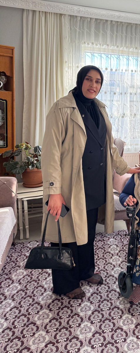 selectsel3's tweet photo. Ten rengi mi siyah mı, seçim yapmak çok zor https://t.co/dJrflp7pph