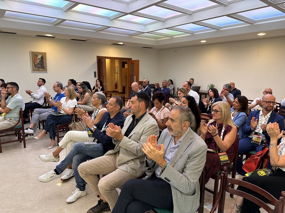 cisl_fplazio's tweet photo. +++ Raffaele Ercoli eletto nuovo segretario generale della @CislFpFrosinone +++

A lui e ai segretari territoriali Sara Fabrizio e Francesco Proia, un grande augurio di buon lavoro!

#ilmiolavorovale https://t.co/g1LRABb7wH