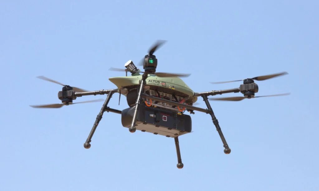iw_toshiki's tweet photo. 【欧州防衛庁ドローン｢OPEX｣】
「OPEX 2025」で使用されたドローン（UxV）。

☑️ ドローン（UAV）
■ Beyond Vision（@BeyondVision_pt）
・エッジAI駆動自律型Quadcopter「BVQ418」
・VTOL固定翼UAV「VTOne」（BVT516）
■ Schiebel（@SchiebelGroup）
・ヘリコプター型UAV「CAMCOPTER S-100」
■ ALTUS LSA（@ALTUSLSA）
・ヘビーリフトOctocopter「ATLAS 8」

☑️ 地上ドローン（UGV）
■ Łukasiewicz – PIAP（@PIAP_Institute）
・UGV「IBIS」
・UGV「HUNTeR」
■ ARX Robotics
・UGV「Gereon」
■ Ghost Robotics（@Ghost_Robotics）
・四足歩行ロボット（UGV）「Vision 60」

欧州防衛庁（@EUDefenceAgency）はこの秋にもポルトガルとスイスで自律システム運用実験を実施する予定。