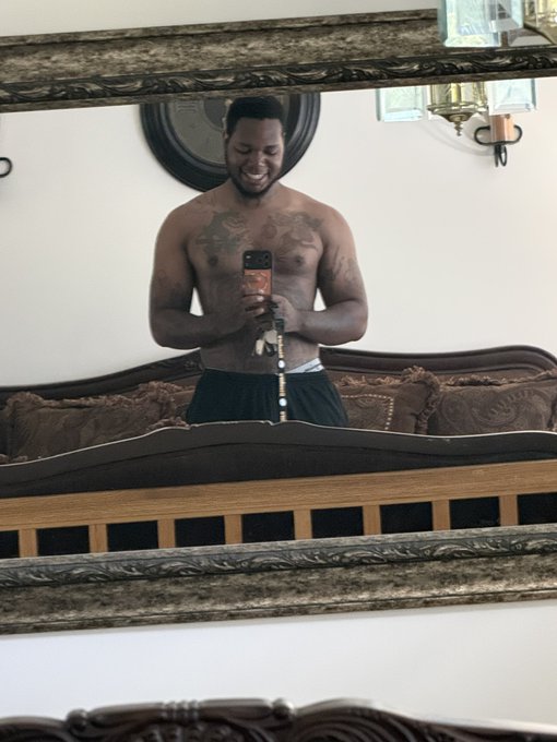 Allkashmoney ✨ - 1 pic. Abs are overrated get tattoos https://t.co/DkkkF9iJJQ