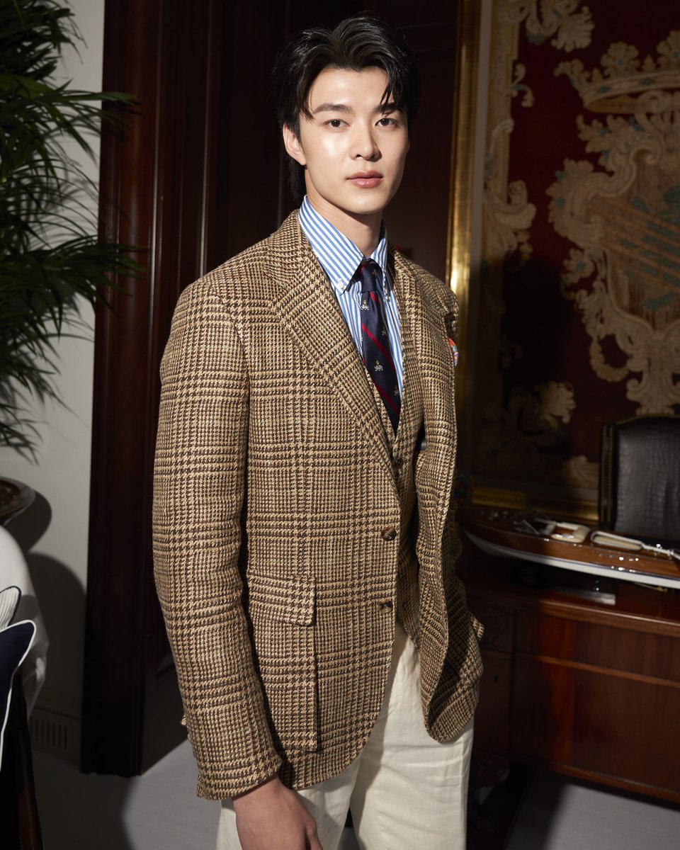 SECRET_Styled's tweet photo. #RalphLaurenSpring27
#PoloRalphLauren
#RLPurpleLabel
#RalphLauren
#RalphLaurenxMEEN

ส่องลุคฟรอนท์โรว์ร่วมชมแฟชั่นโชว์ของ “มีน นิชคุณ” พร้อมพบปะเหล่าคนดังมากมาย ระหว่างร่วมงาน Ralph Lauren Purple Label & Polo Ralph Lauren Spring 2027 Collections ในวันที่ 19 มิถุนายน 2026 ที่ผ่านมา

@RalphLauren 
#Meennicha8
#SECRETStyled