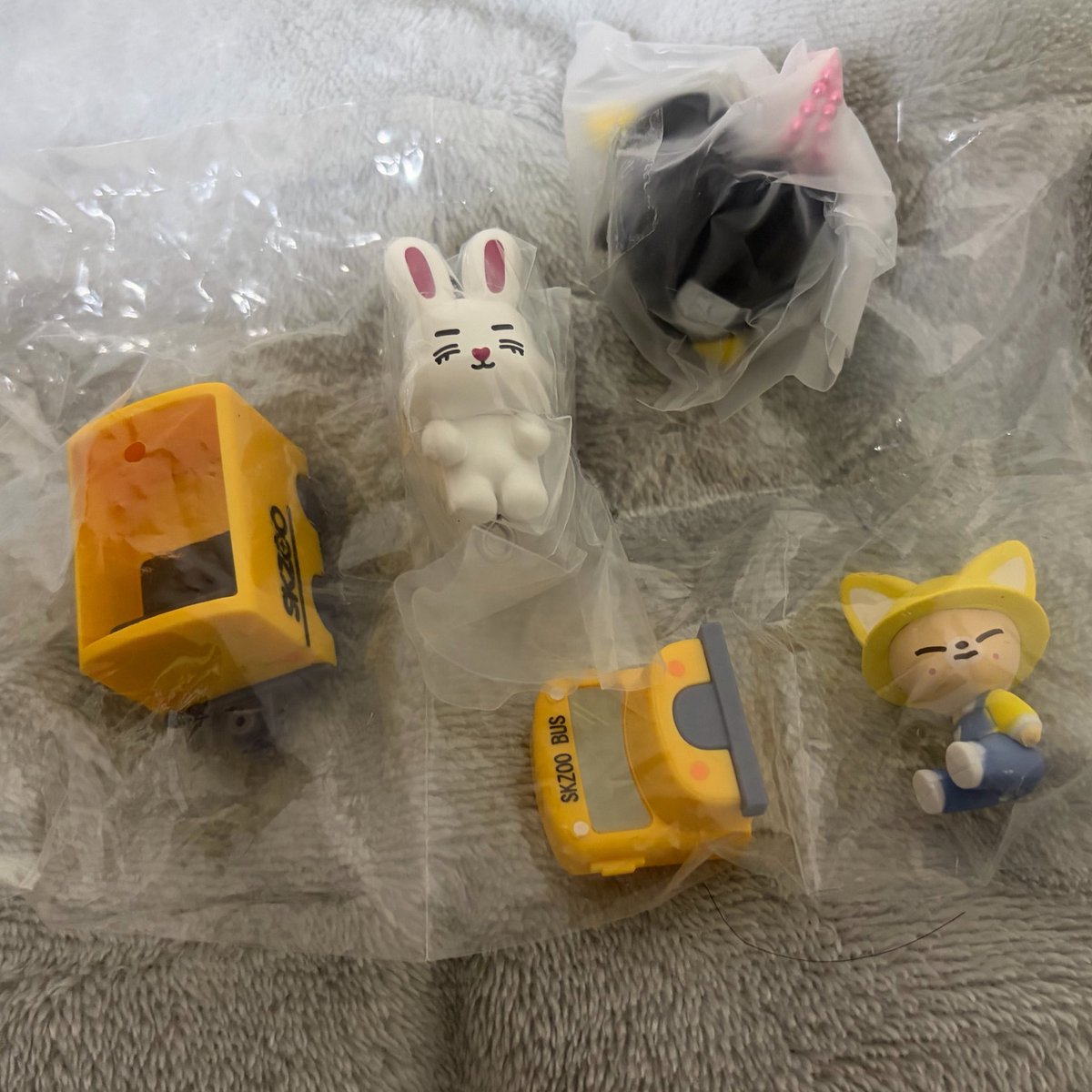 mona_wonn's tweet photo. SEVENTEEN MINITEEN StrayKids SKZOO サンリオ 交換

[求]:ポッドンイ、PuppyM、パピム、ポチャッコ 同種

[譲]:チェッチェリー、FoxI.Ny、フォクシニー、ばつ丸

郵送希望です。お気軽にお声掛けください🙇‍♀️ https://t.co/WZkvCPqNBv