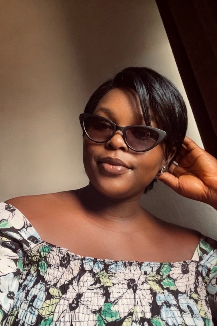 SisiSimifoodies's tweet photo. Grace looks good on me🌹🌻 https://t.co/MP3H4zOoDN