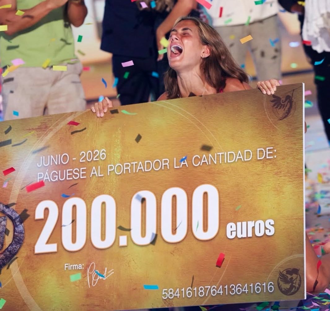ladycmarc's tweet photo. Un día como hoy hace un año Maica ganaba con el 60% de los votos la segunda edición de 'Los vecinos de la casa de al lado'. 

Y hace menos de dos semanas ganaba Supervivientes con el 59,25%.

En menos de dos años, Maica nos lo ha dado TODO. Una estrella de realities 💫 https://t.co/M0vXuovX0K
