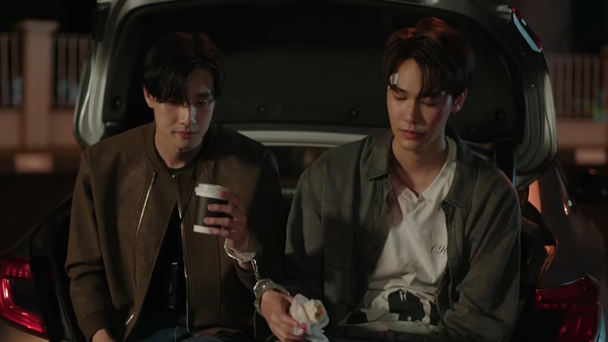 teeeeradech's tweet photo. “seeing you smile, i think it’s all worth it.” — phat 👮🏻‍♂️

#MrKillSeries https://t.co/x2gzgnxDkM